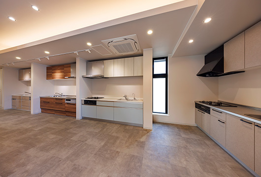 5つのメーカーのシステムキッチンを比較できます