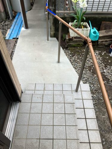 静岡市　通路土間コンクリート・手摺設置工事