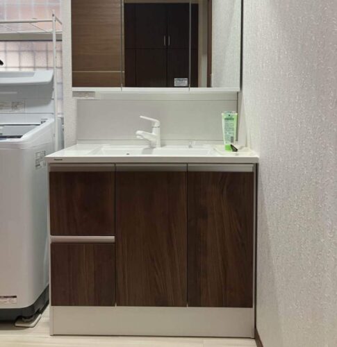 水漏れトラブルを機に、洗面スペースを快適に更新。